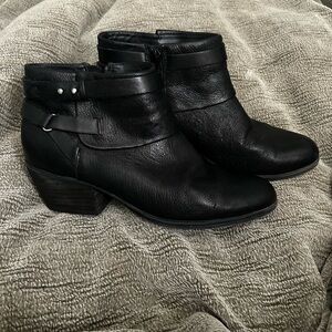Clark’s Spye Comet Black Leather Ankle Boots Cabincore
